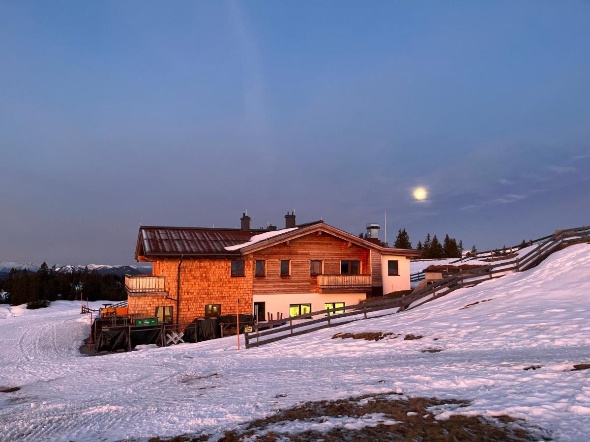 Radstaedter Huette Im Winter Nicht Mit Dem Auto Erreichbar Wunderschoene Alleinlage Schwemmberg Esterno foto